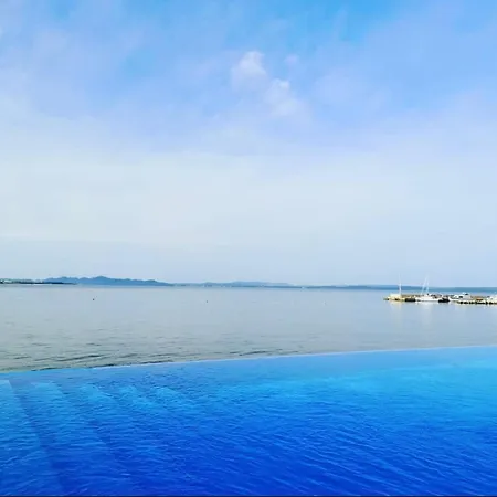 Apartament Mobile By The Sea With A Pool