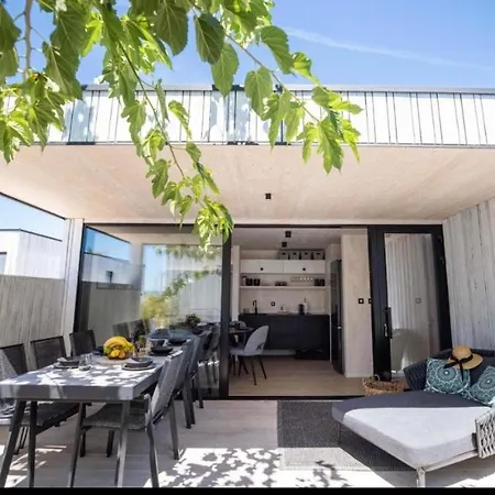 Mobile By The Sea With A Pool Apartament *