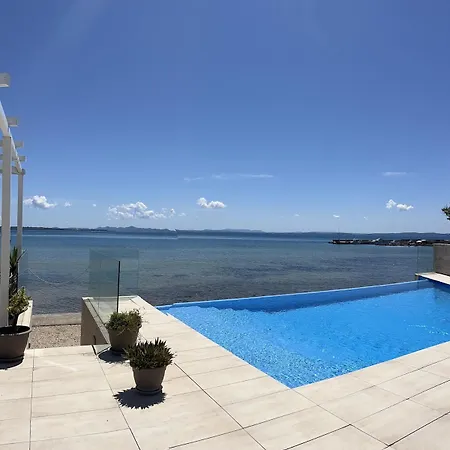 Apartament Mobile By The Sea With A Pool Privlaka (Zadar)