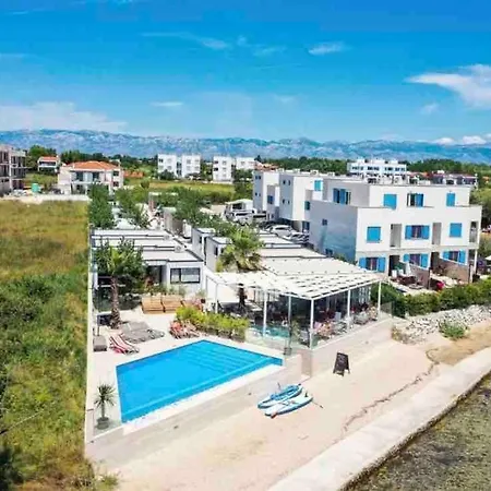 Mobile By The Sea With A Pool Privlaka (Zadar)