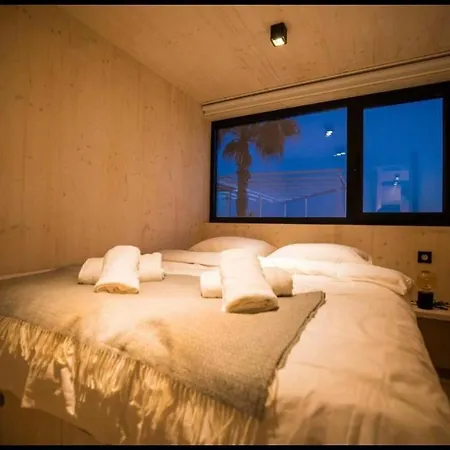 Apartament Mobile By The Sea With A Pool